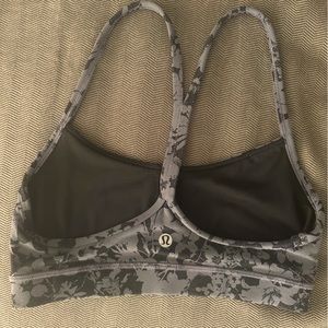 Lululemon sports bra size 4